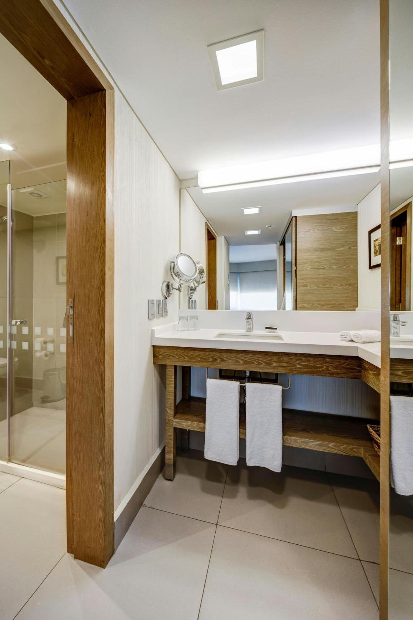 Sheraton & Convention Center Hotel 5*